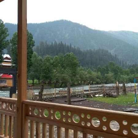 Riverbank Hotel Taobut Neelum Valley Azad Kashmir Taobat Esterno foto
