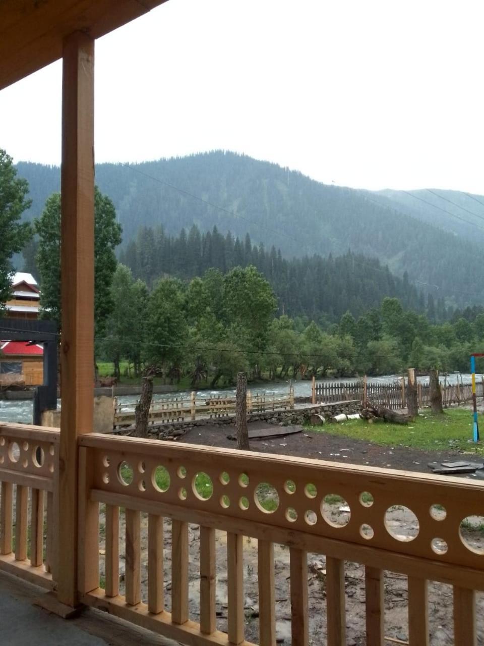 Riverbank Hotel Taobut Neelum Valley Azad Kashmir Taobat Esterno foto